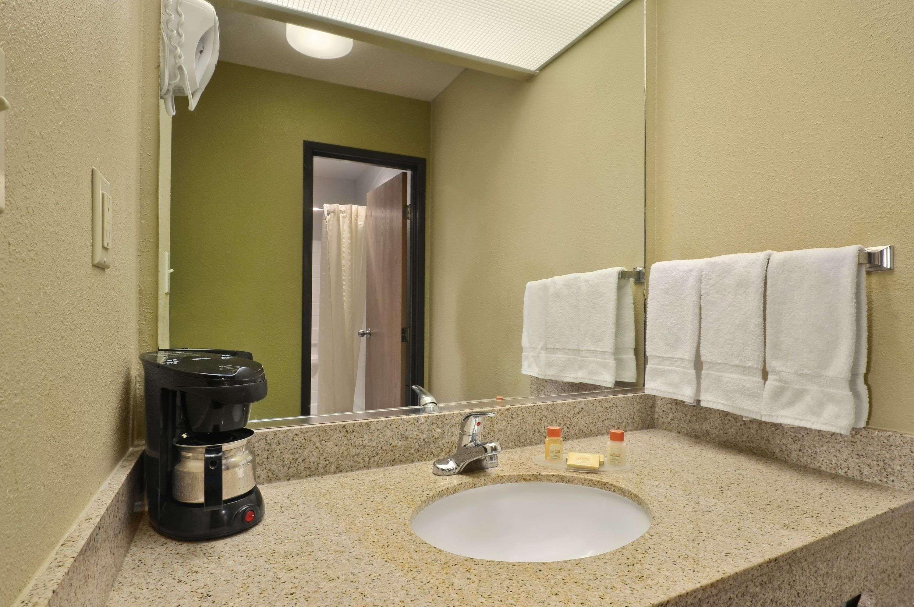 Days Inn By Wyndham Carlsbad Eksteriør bilde