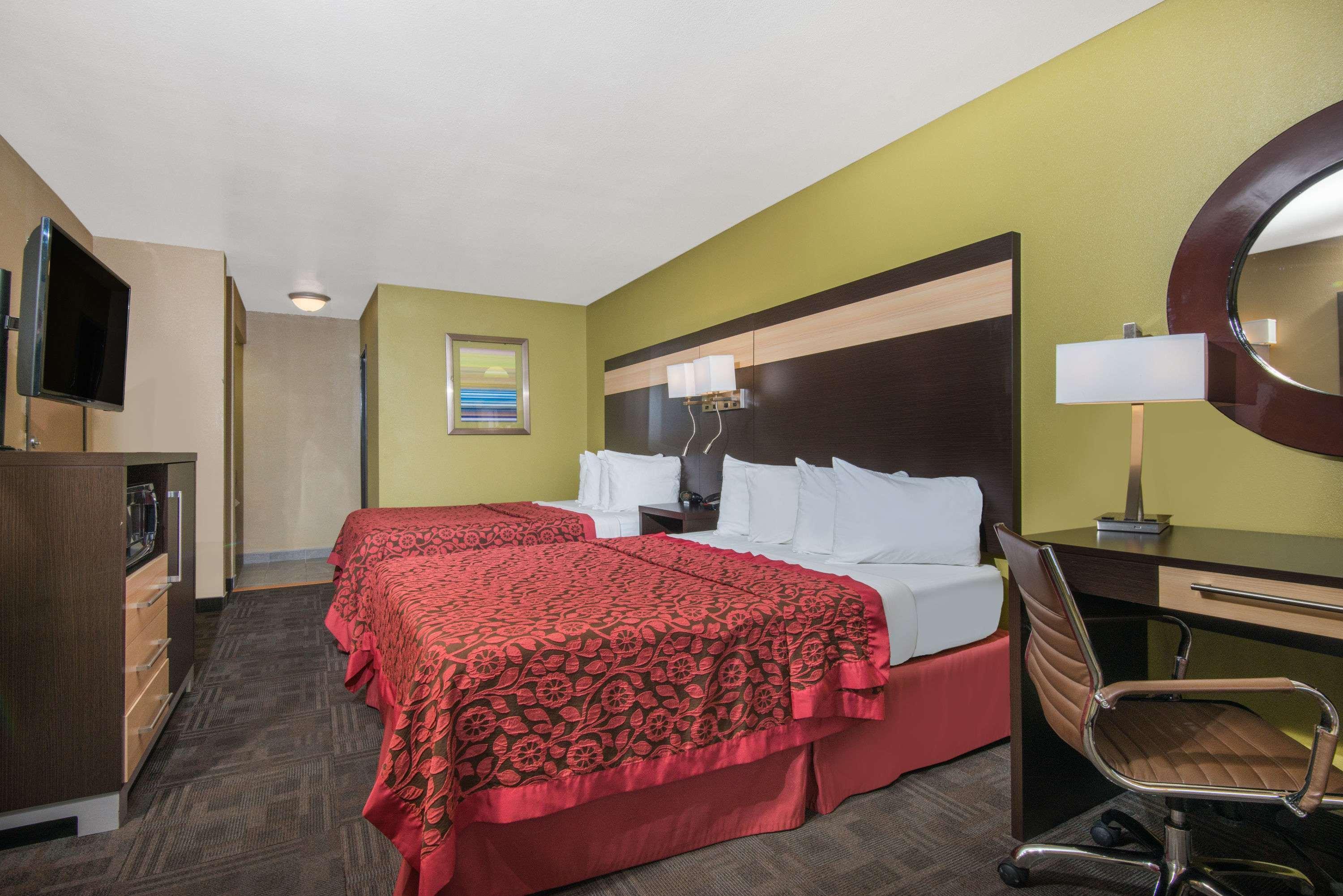 Days Inn By Wyndham Carlsbad Eksteriør bilde
