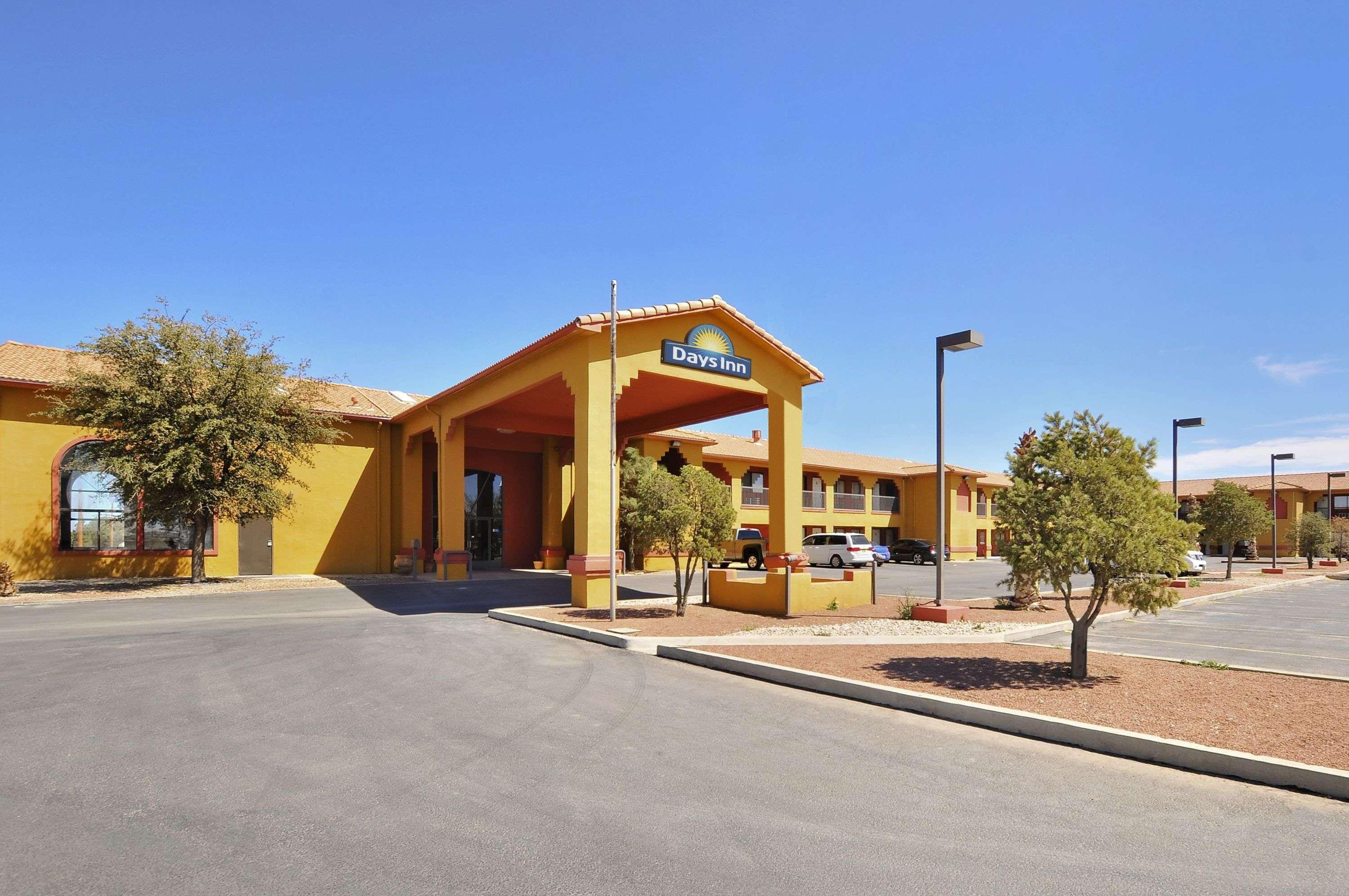 Days Inn By Wyndham Carlsbad Eksteriør bilde