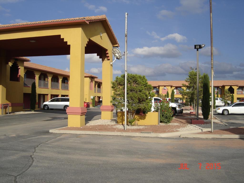 Days Inn By Wyndham Carlsbad Eksteriør bilde