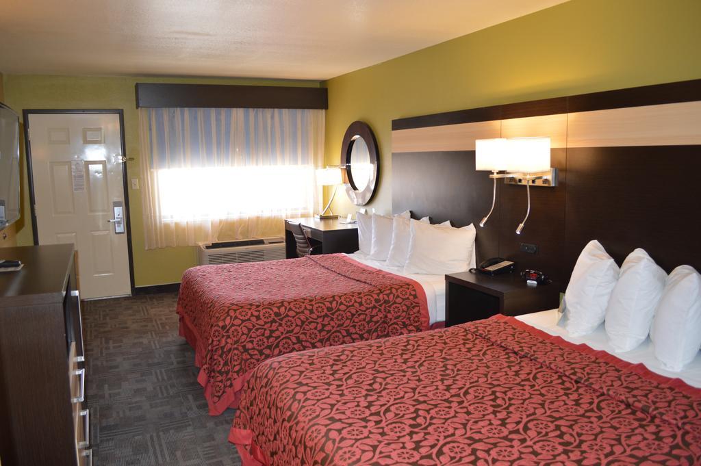 Days Inn By Wyndham Carlsbad Rom bilde