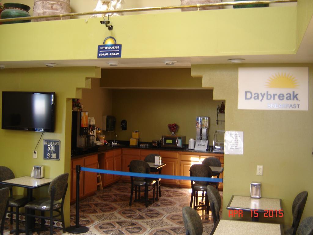 Days Inn By Wyndham Carlsbad Eksteriør bilde
