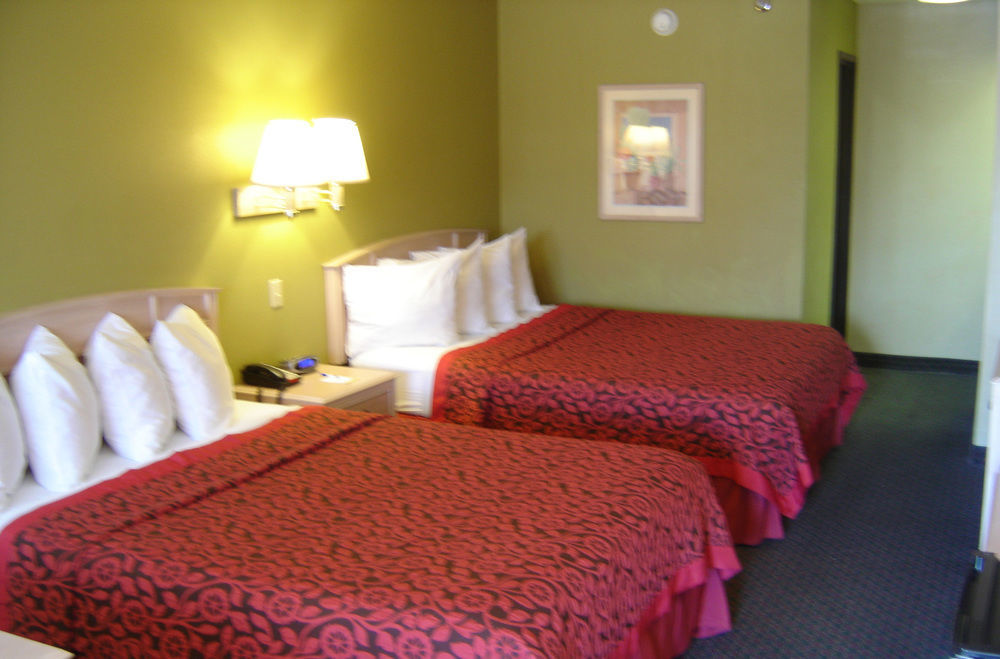 Days Inn By Wyndham Carlsbad Eksteriør bilde