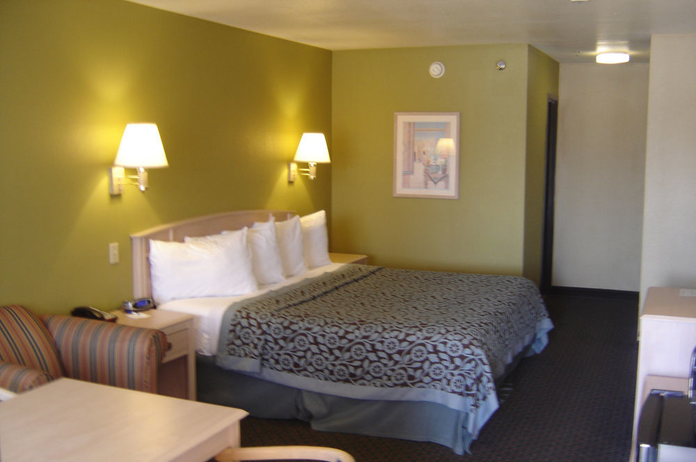 Days Inn By Wyndham Carlsbad Eksteriør bilde