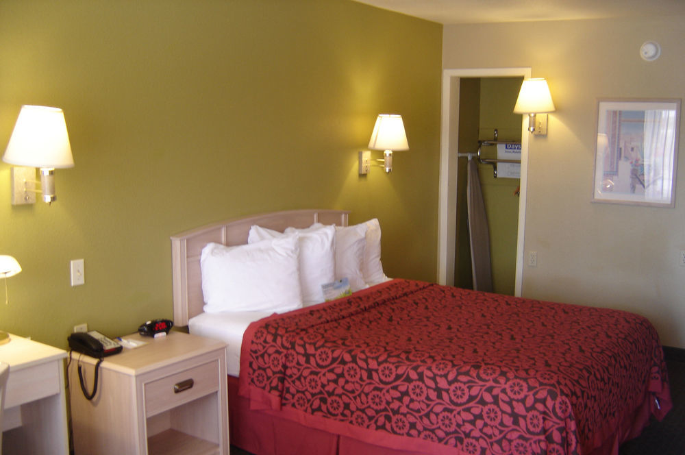 Days Inn By Wyndham Carlsbad Eksteriør bilde