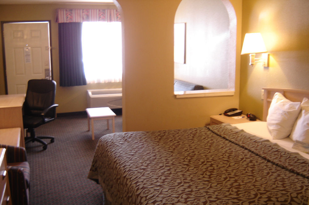 Days Inn By Wyndham Carlsbad Eksteriør bilde