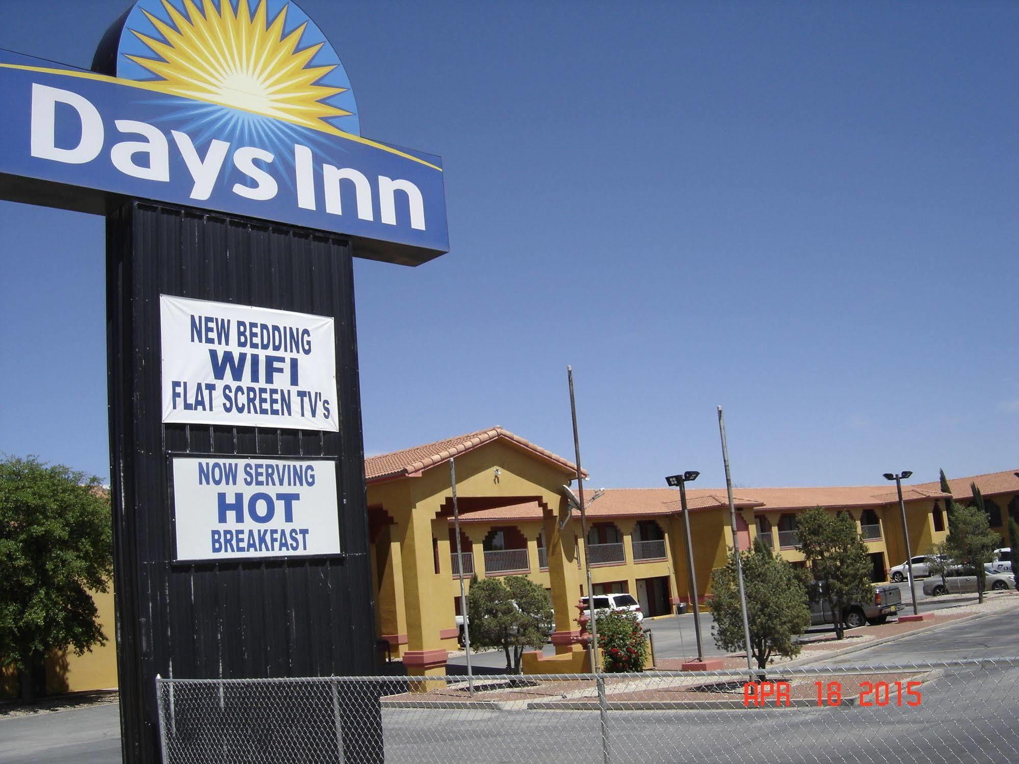 Days Inn By Wyndham Carlsbad Eksteriør bilde