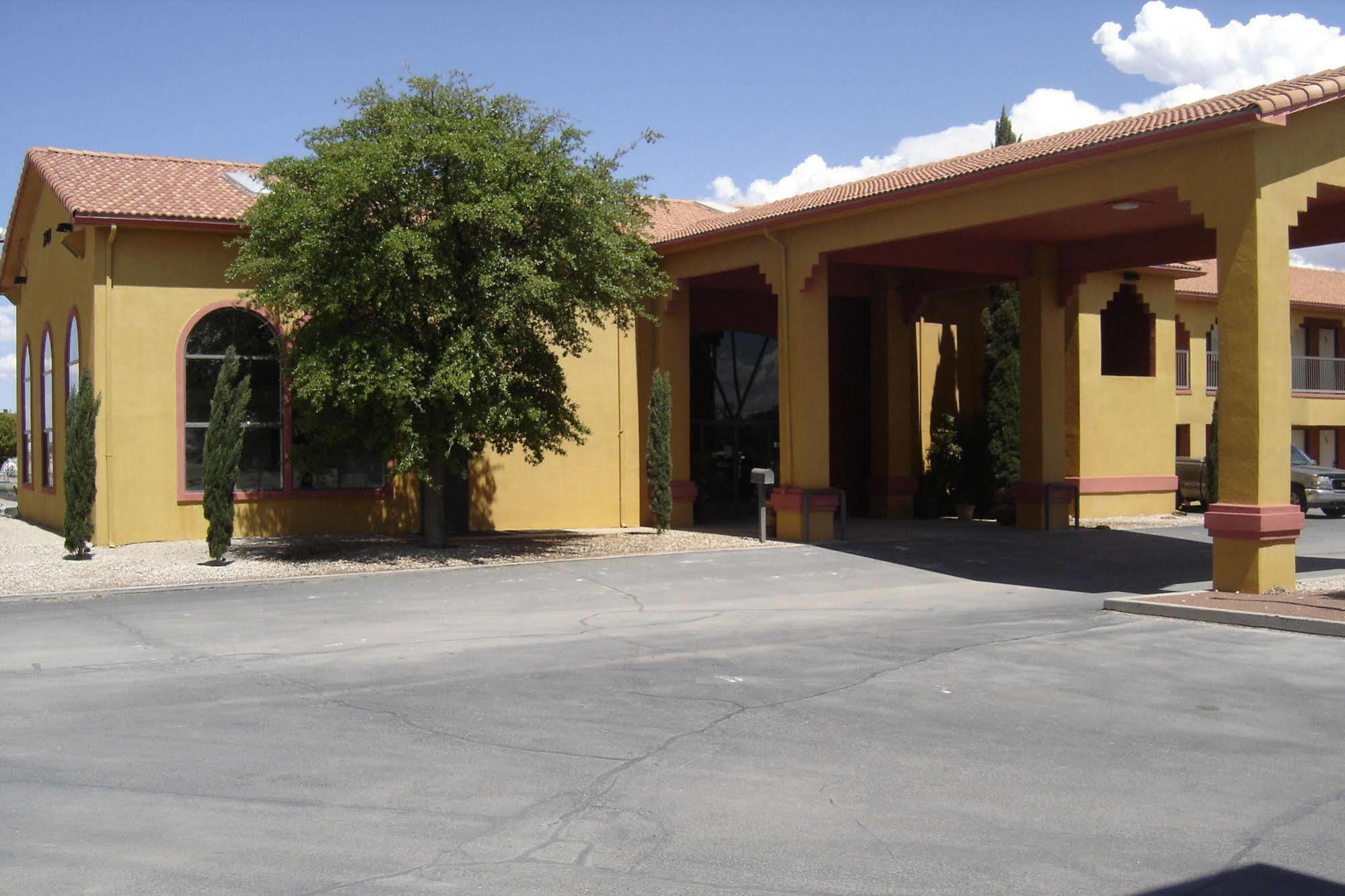 Days Inn By Wyndham Carlsbad Eksteriør bilde