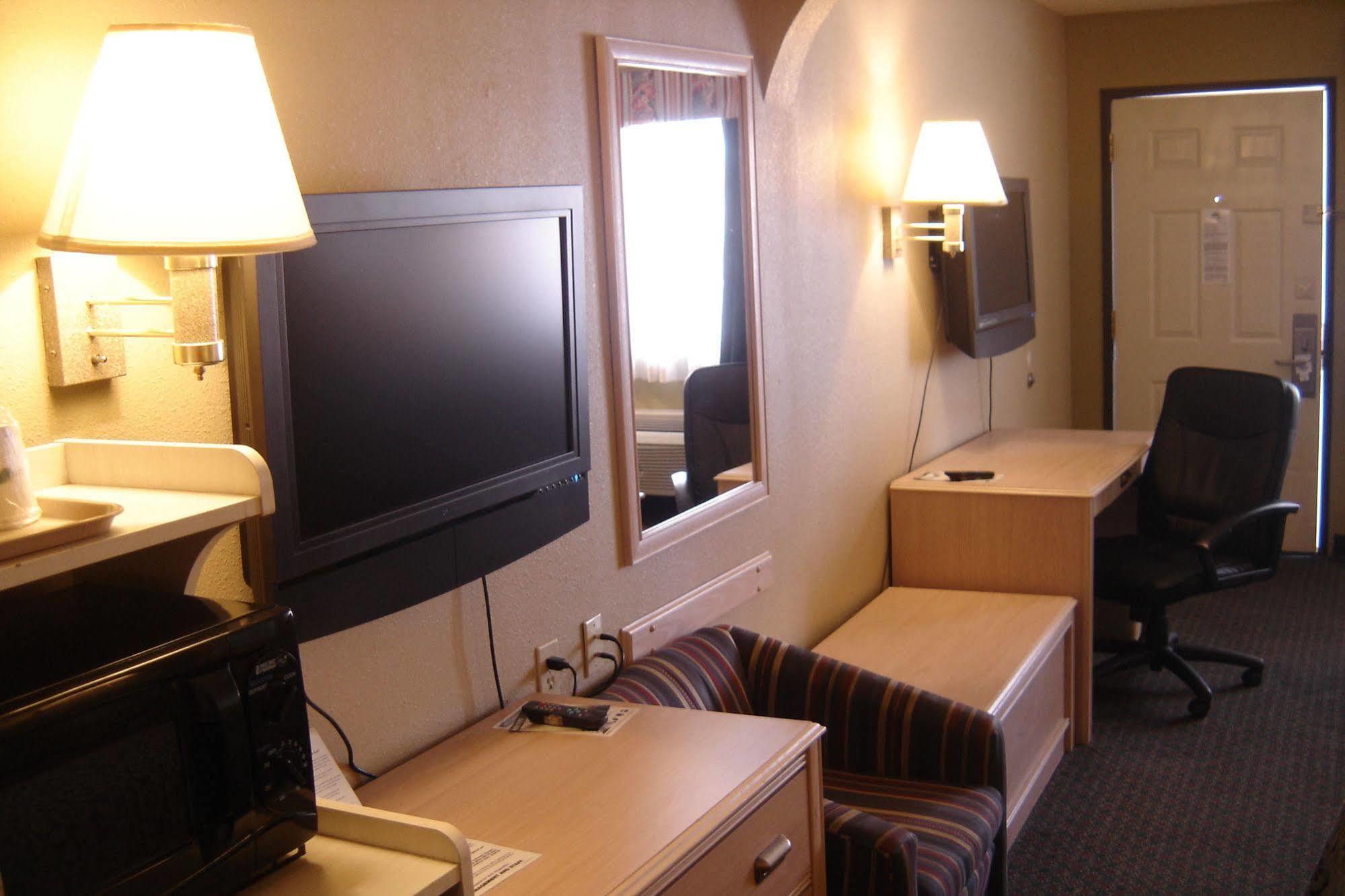 Days Inn By Wyndham Carlsbad Eksteriør bilde