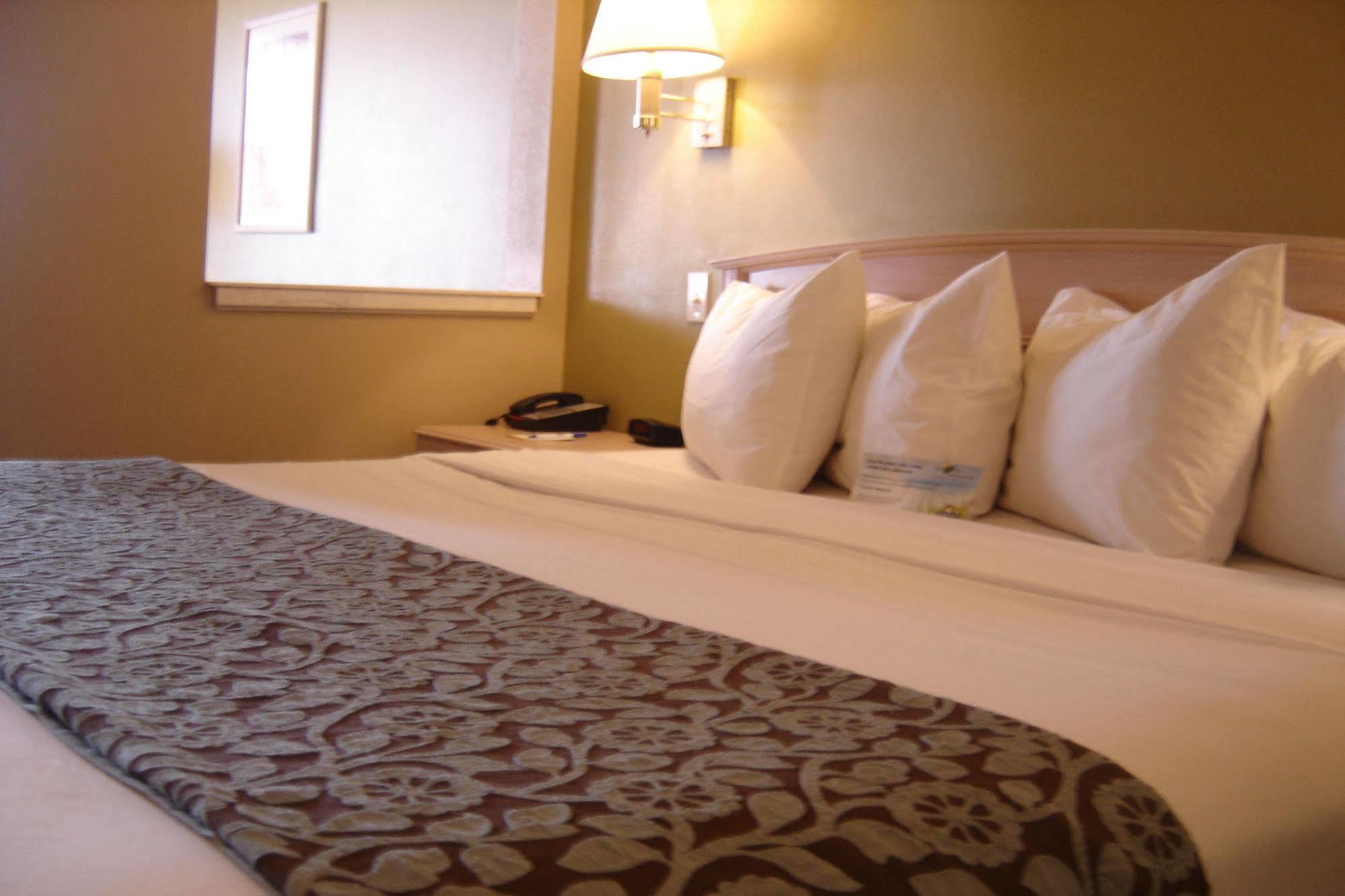 Days Inn By Wyndham Carlsbad Eksteriør bilde